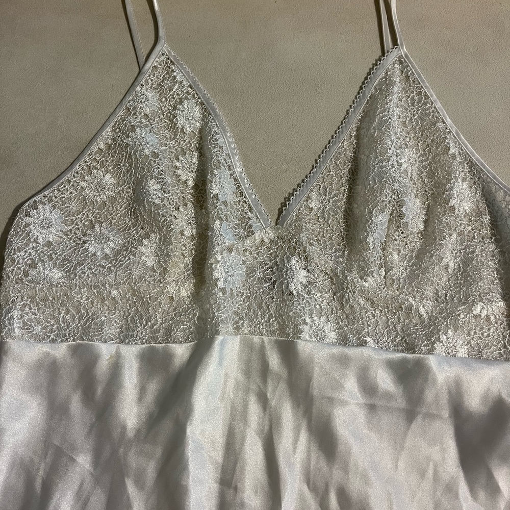 Nightgown.  Jones New York. White. Size Large.